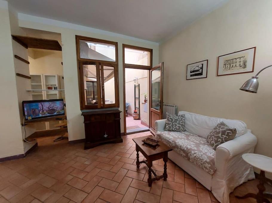 Laura In The Heart Of Apartamento Florencia